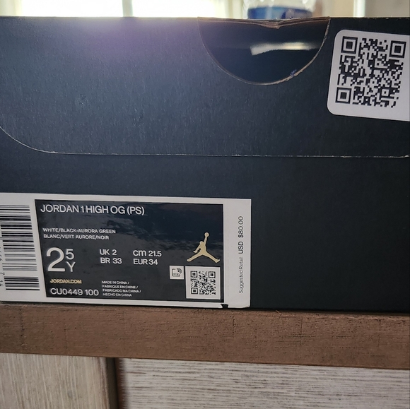 NIB - Air Jordan 1 Retro High Top - Picture 3 of 8